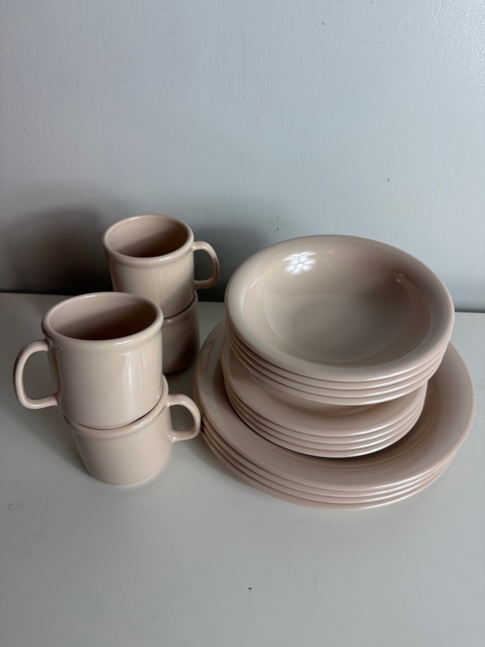 Vtg Tupperware Dinnerware Melamine 16-Piece Set Dusty Rose USA Plates Mugs Bowls
